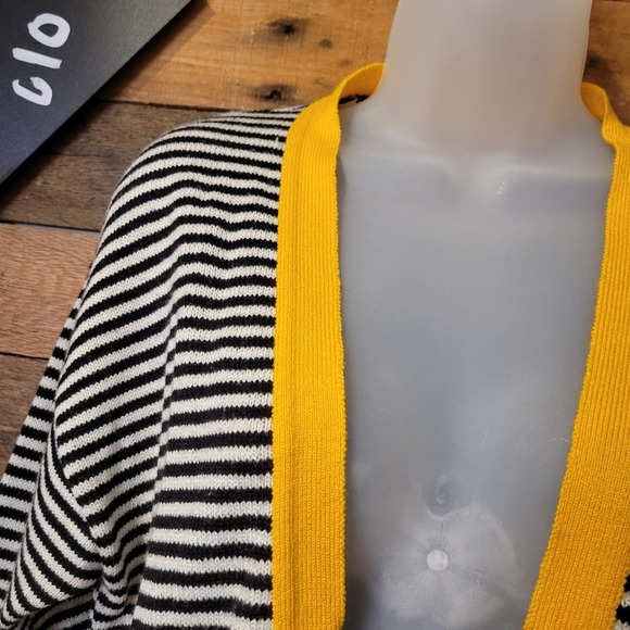 Liz claiborne vintage women's two piece sweater jacket and skirt size small - Picture 3 of 13